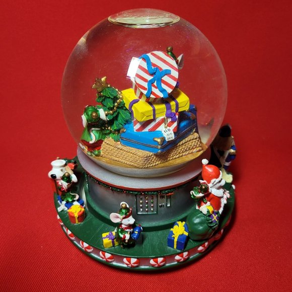 Revolving Musical Waterglobe Home for the Holidays 1999 - Picture 10 of 12